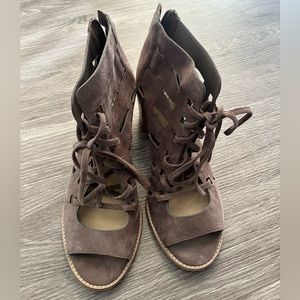 Vince Camuto grey suede peep toe bootie size 9